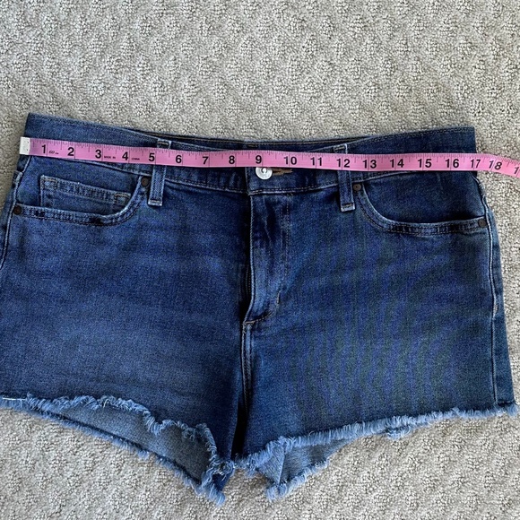 Joe's Jeans Medium Wash Blue Denim Cut Off Shorts Size 31 - Picture 10 of 11